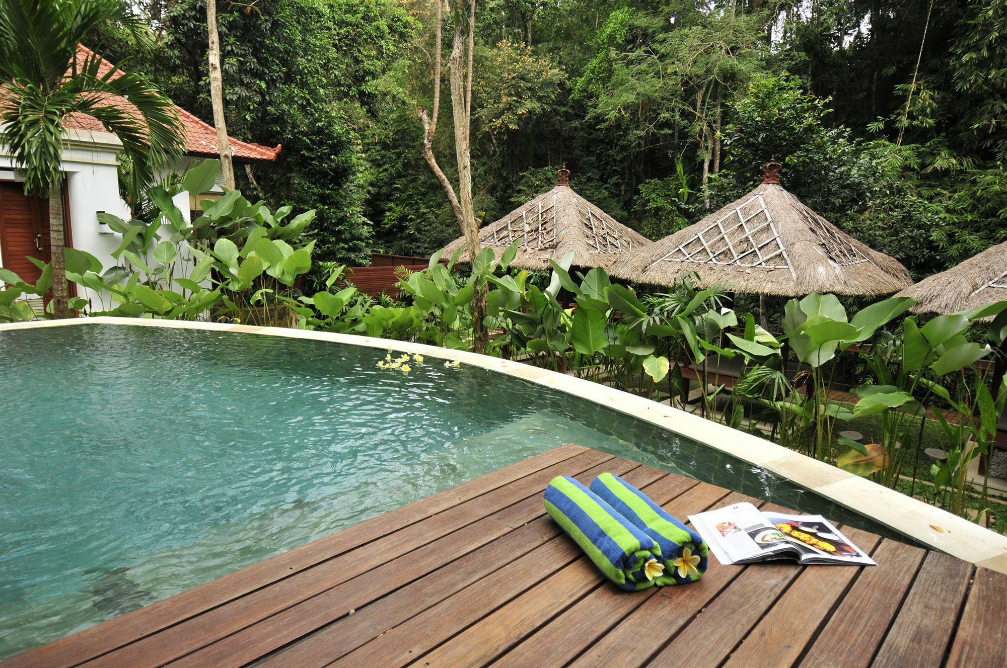 The Luku Villa Buwit Exterior photo